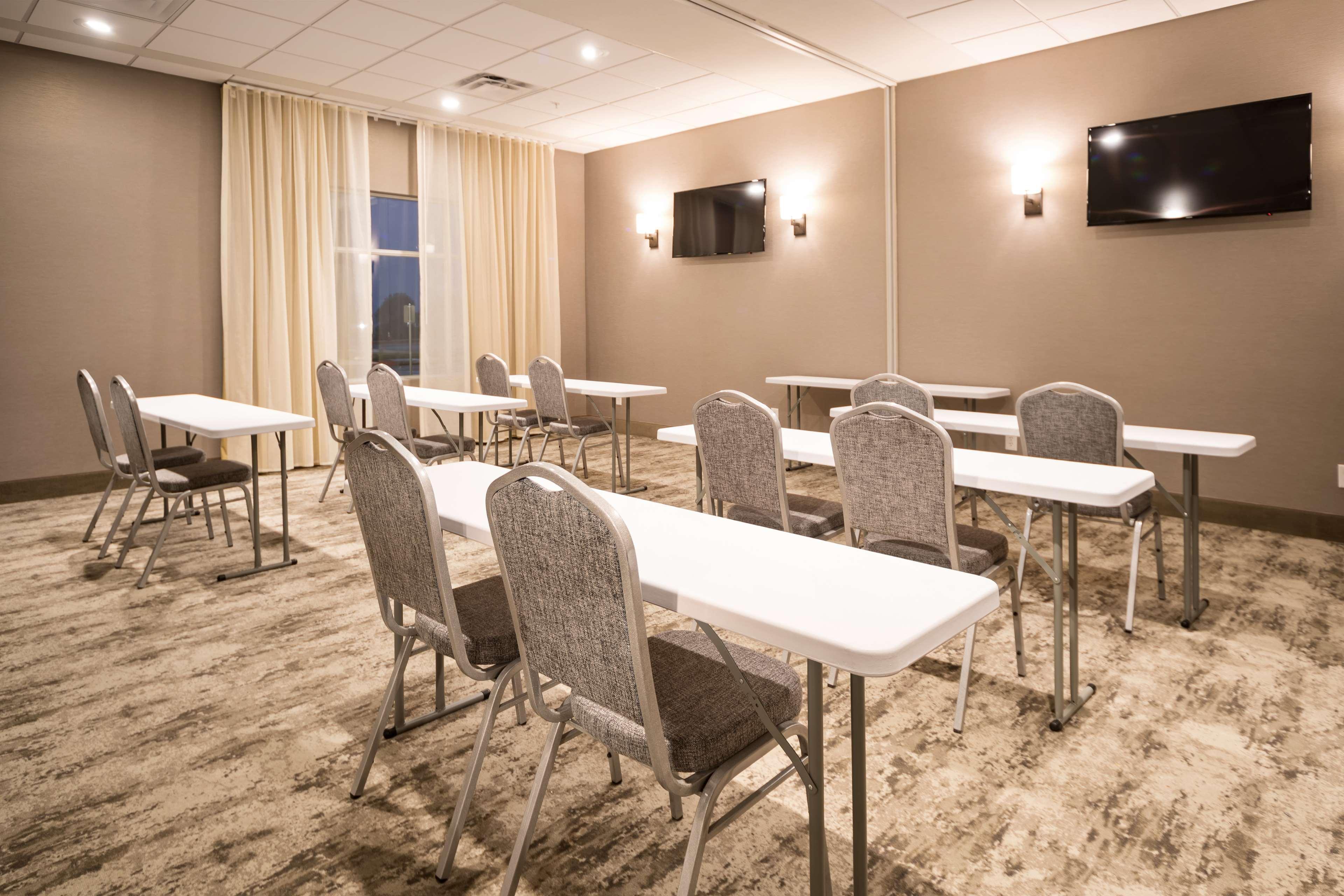 Best Western Plus Drayton Valley All Suites Bagian luar foto