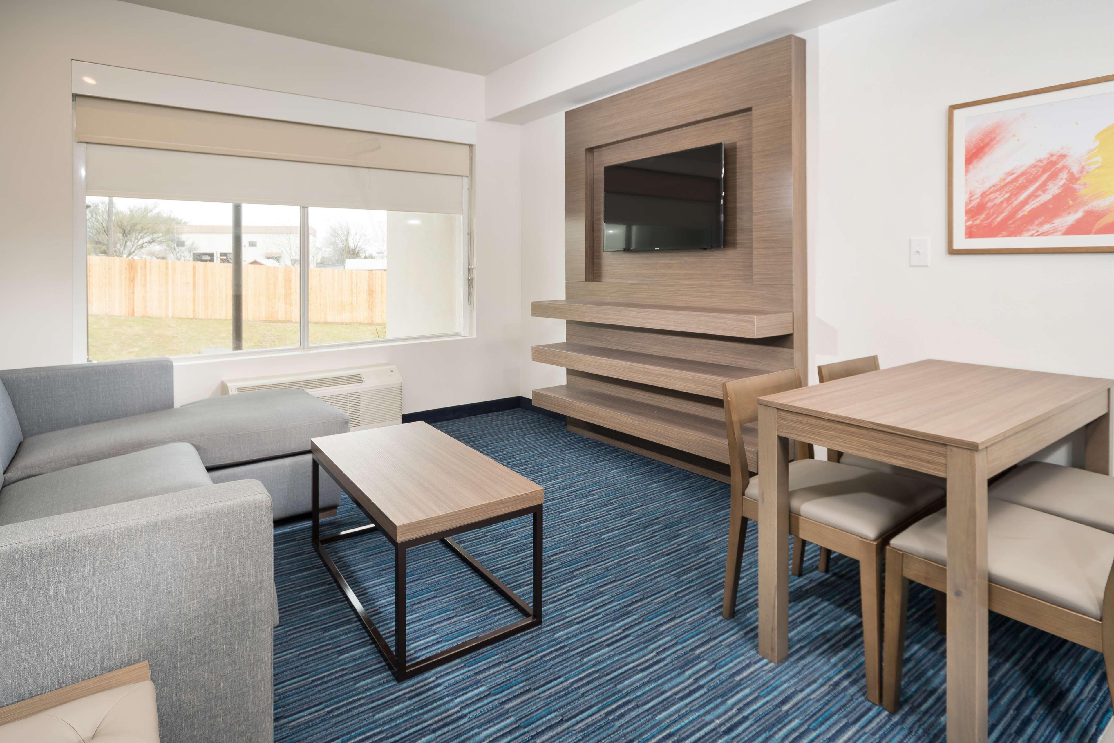 Best Western Plus Drayton Valley All Suites Bagian luar foto