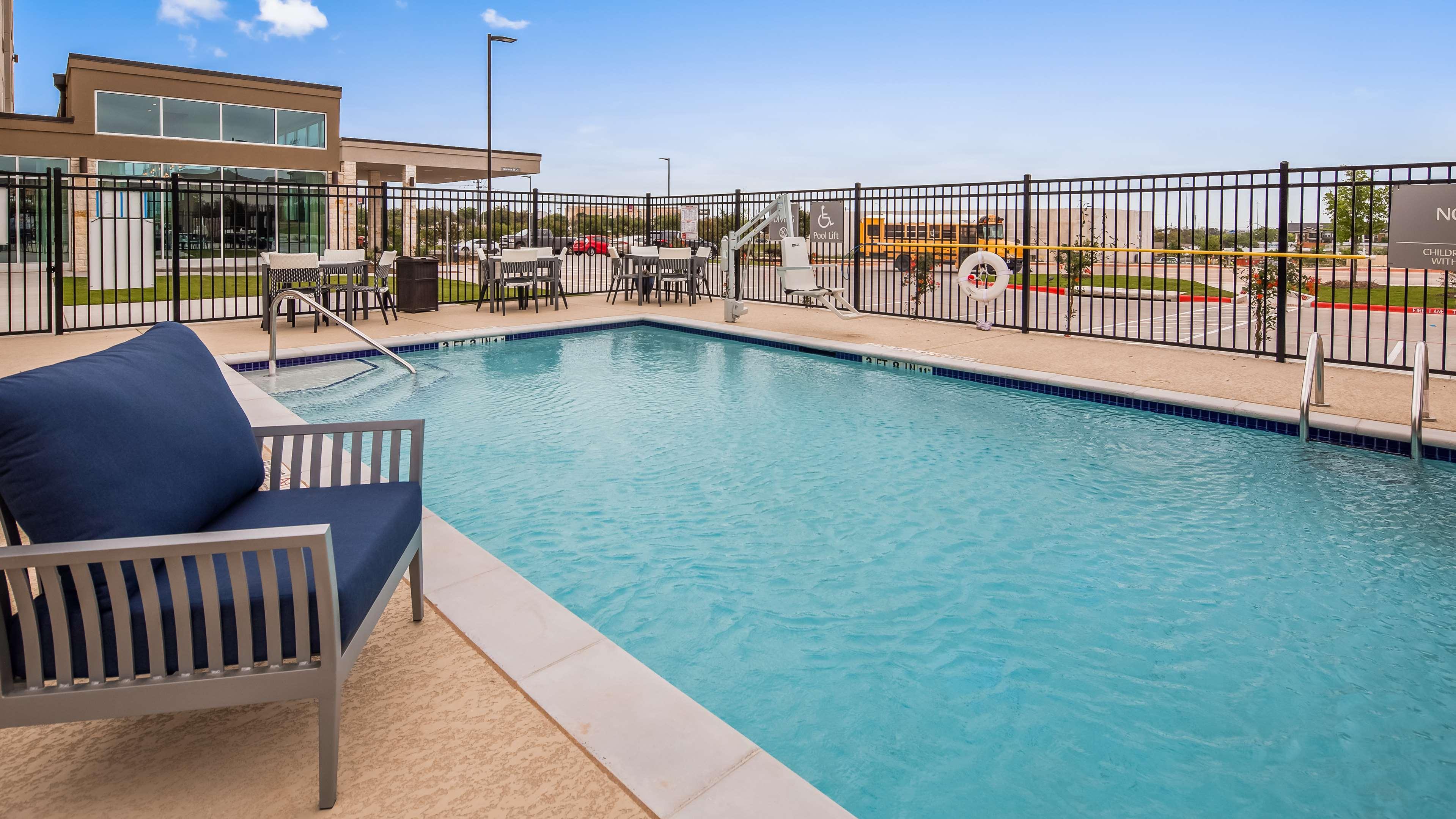 Best Western Plus Drayton Valley All Suites Bagian luar foto